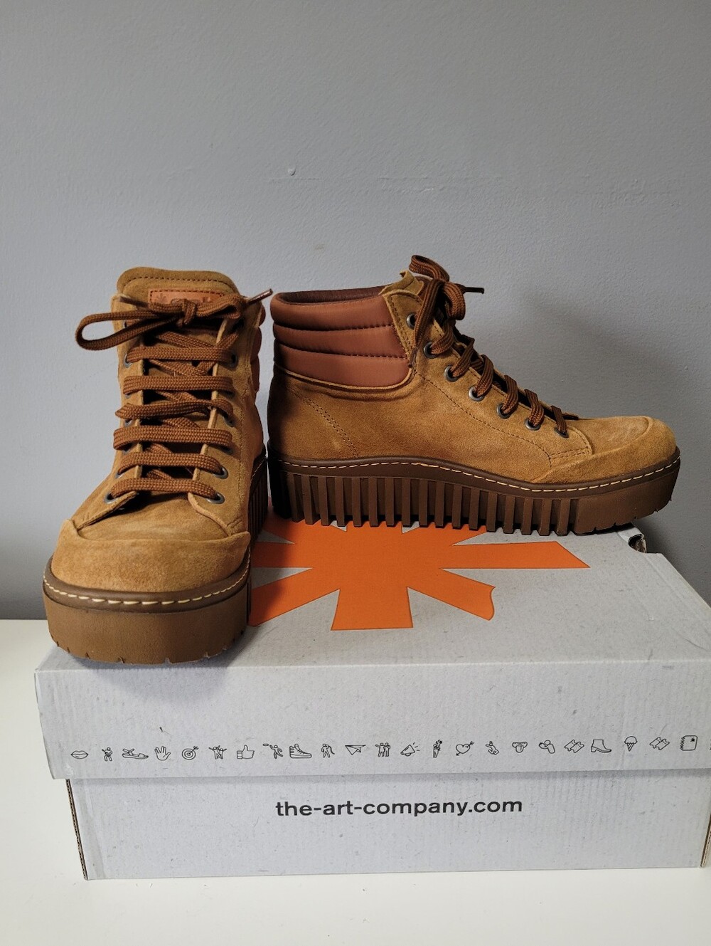 The Art Company Brighton Suede Platform Boot, BNIB, Size 40